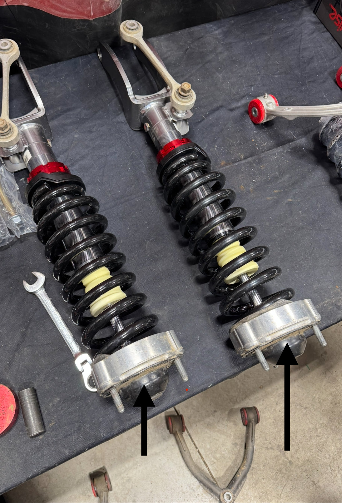 GEN 1 - UPPER STRUT MOUNT KIT (STEEL SPRING CONVERSION HARDWARE) - CAYENNE (2002-2010)