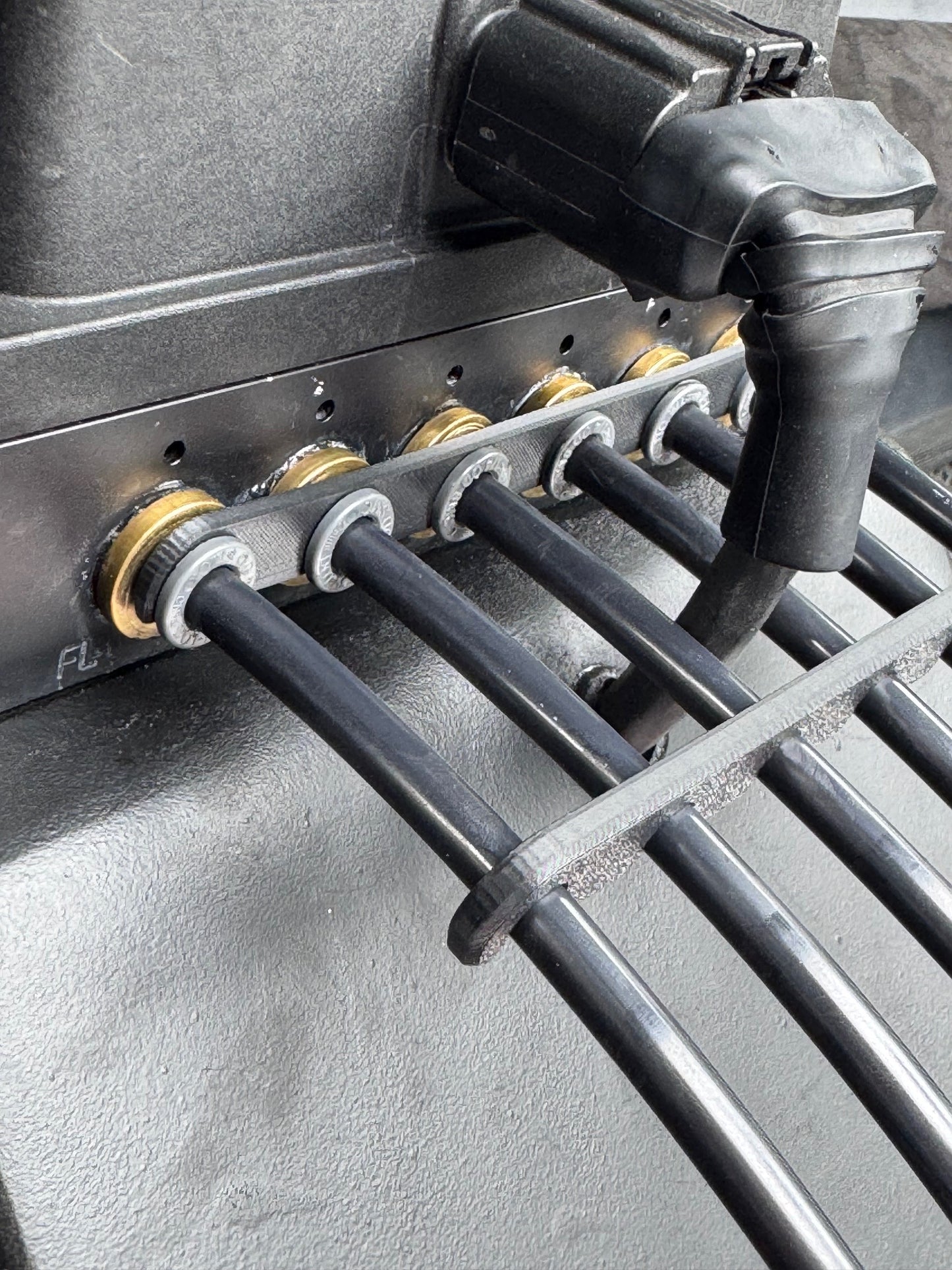AIRLIFT AIR HOSE BRACKET