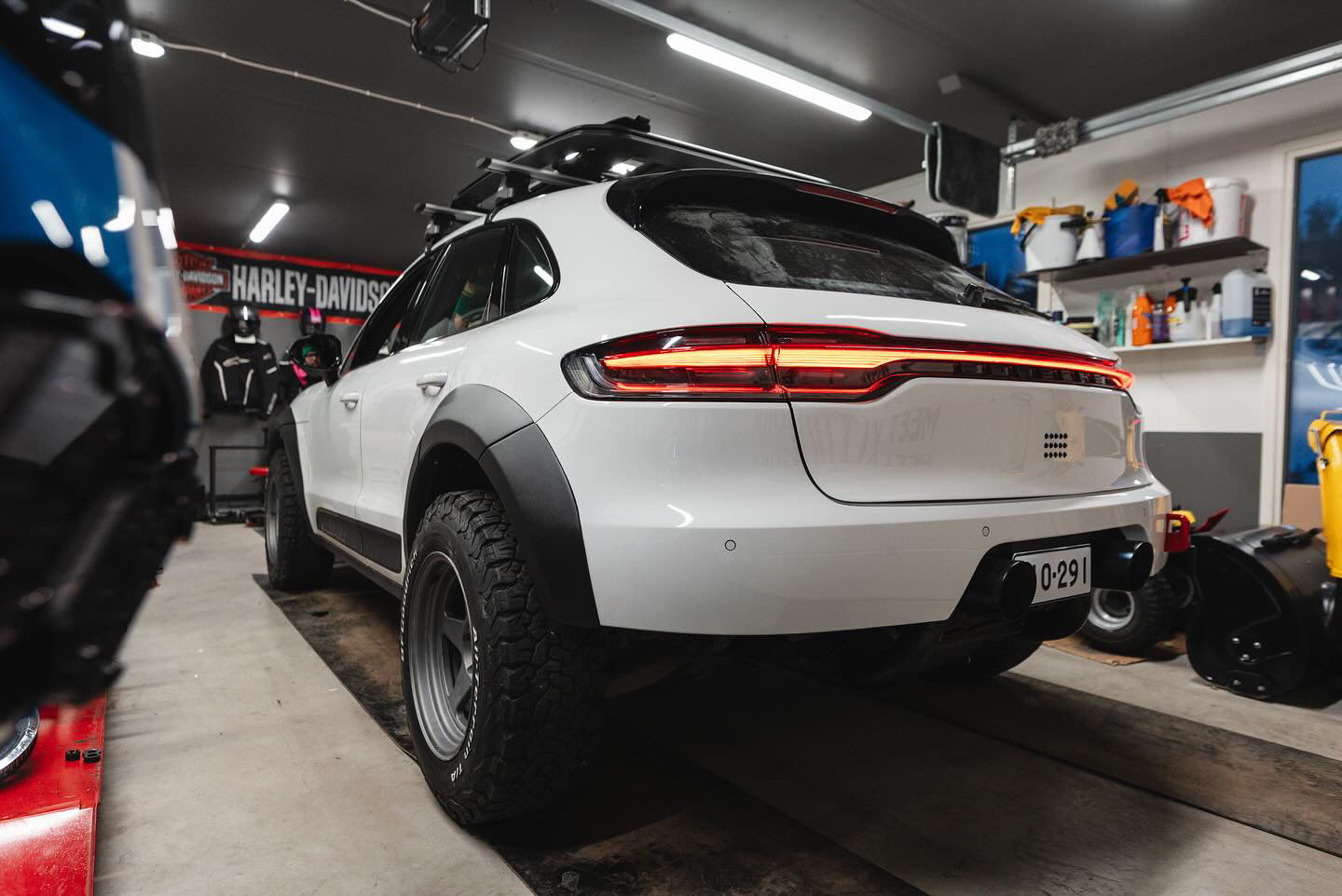 MACAN FENDER FLARE KIT - PORSCHE (2014-2018)