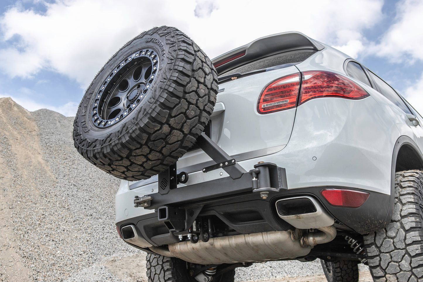 HITCH MOUNTED SPARE TIRE SWING OUT CARRIER - CAYENNE/TOUAREG/Q7