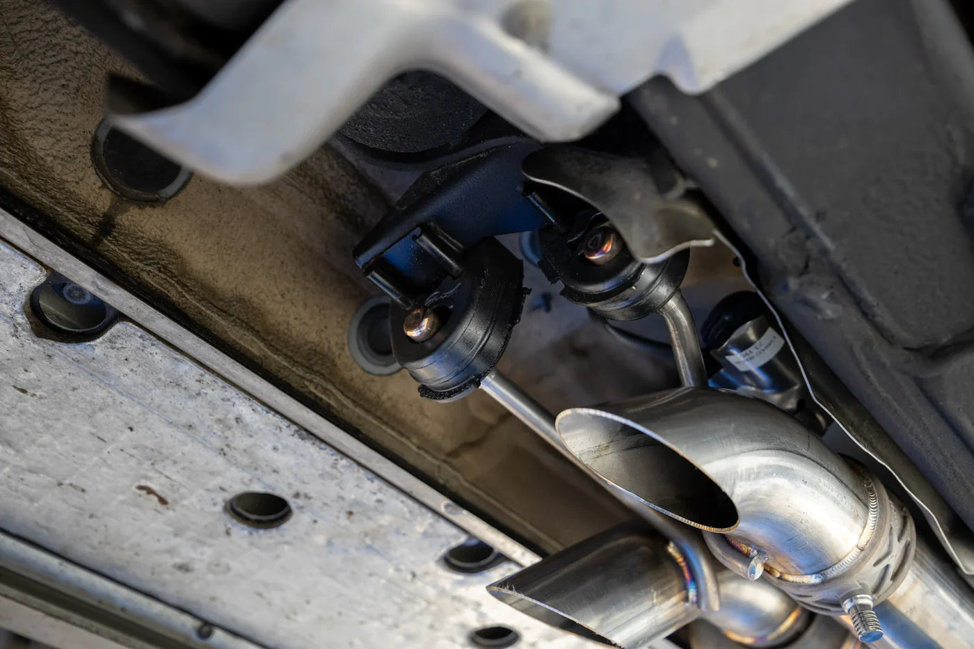 MBRP 2.5" PRE AXLE CAT-BACK EXHAUST DUAL SPLIT QUAD SIDE (19 - 25 MERCEDES G63)